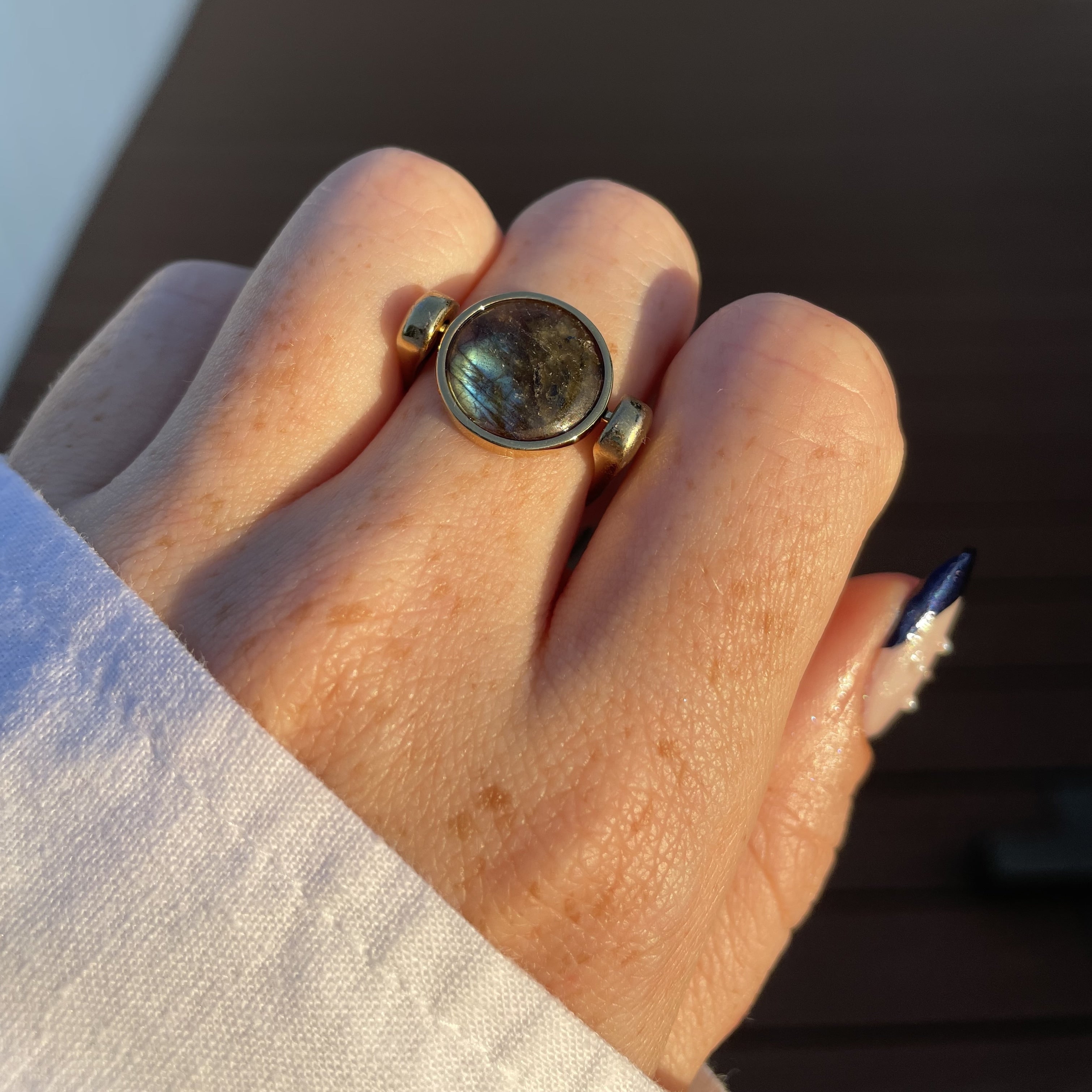 Luxe) Labradorite Round Element | Spectrolite – CONQUERing