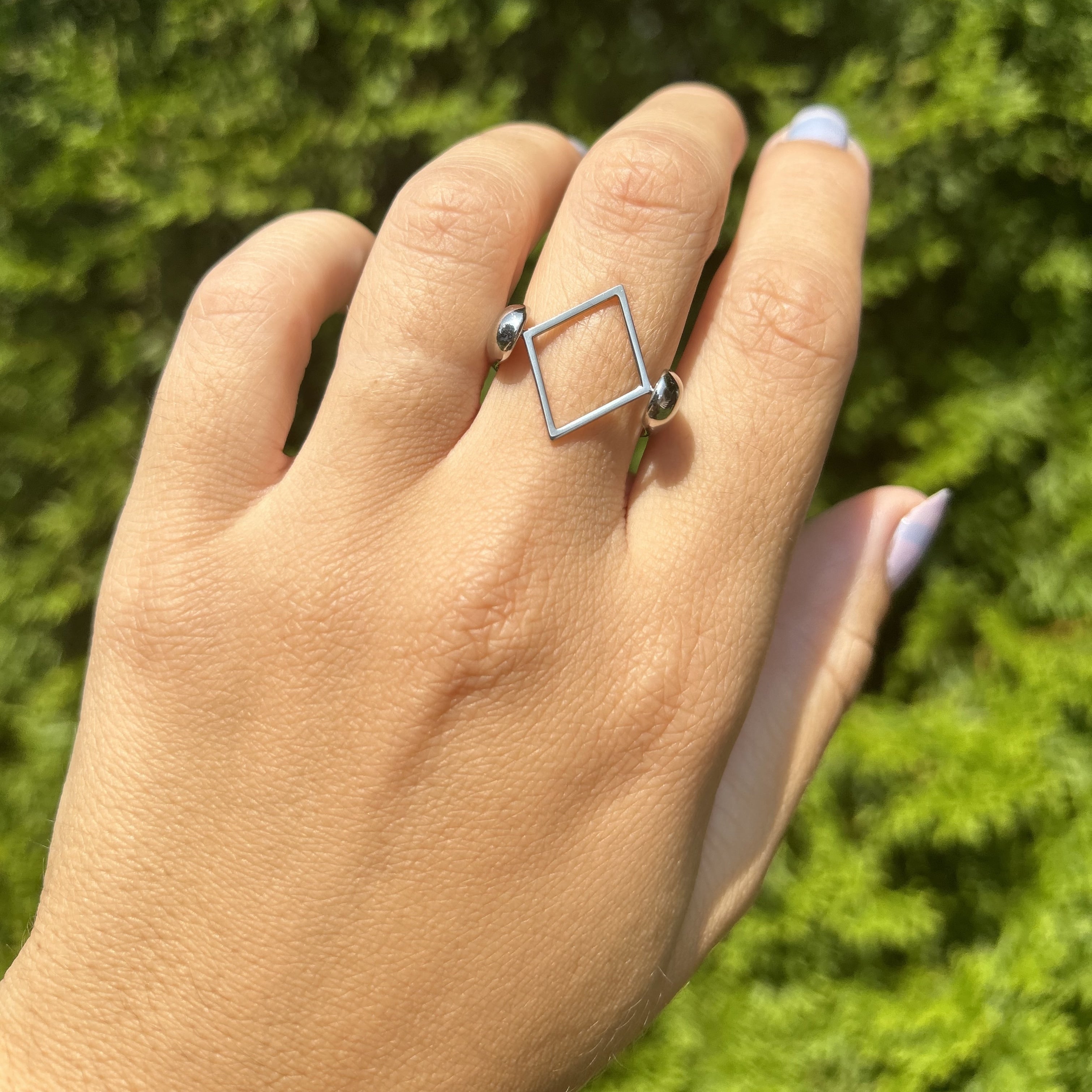 Diamond-Shaped Open Element – CONQUERing