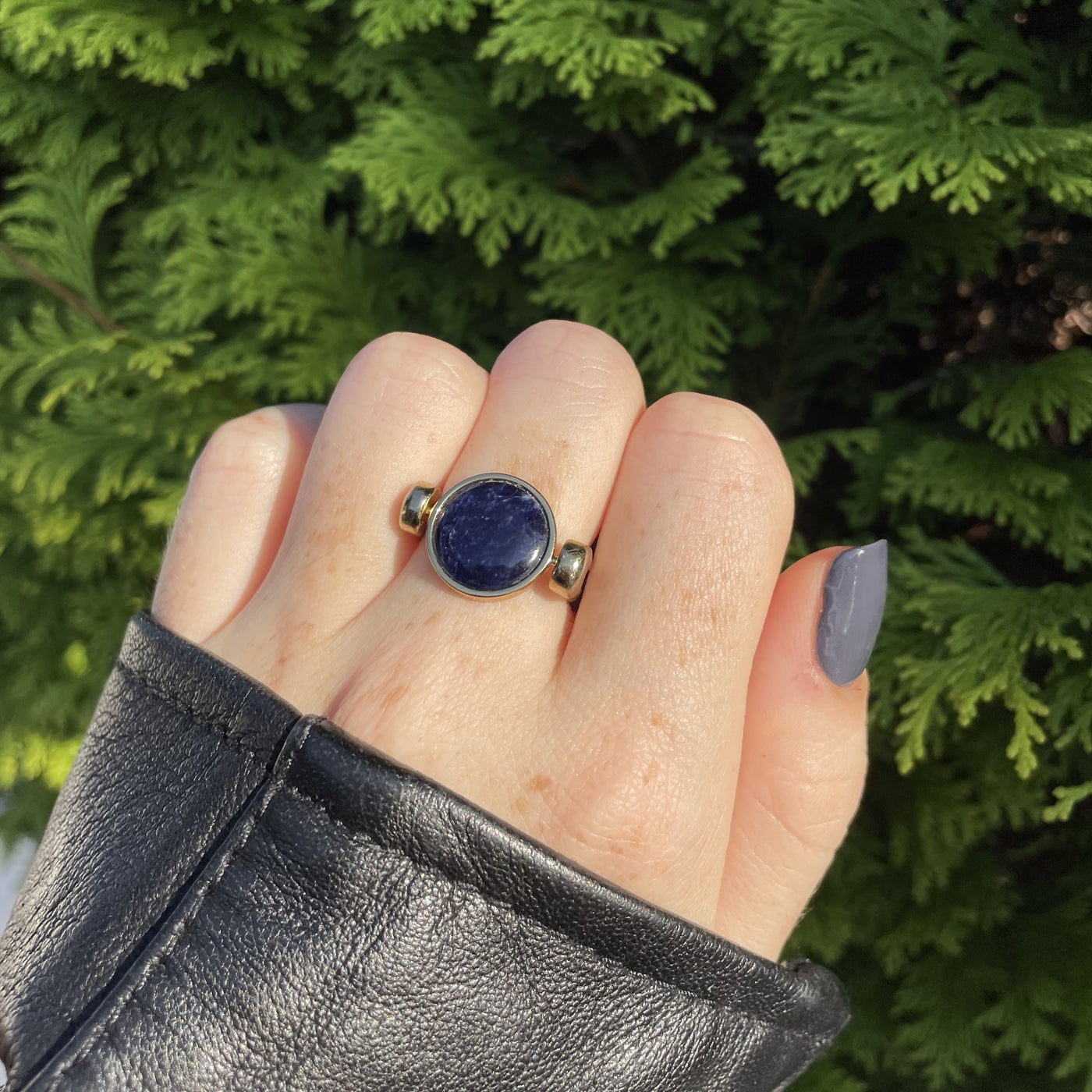 Sodalite Round Crystal Element